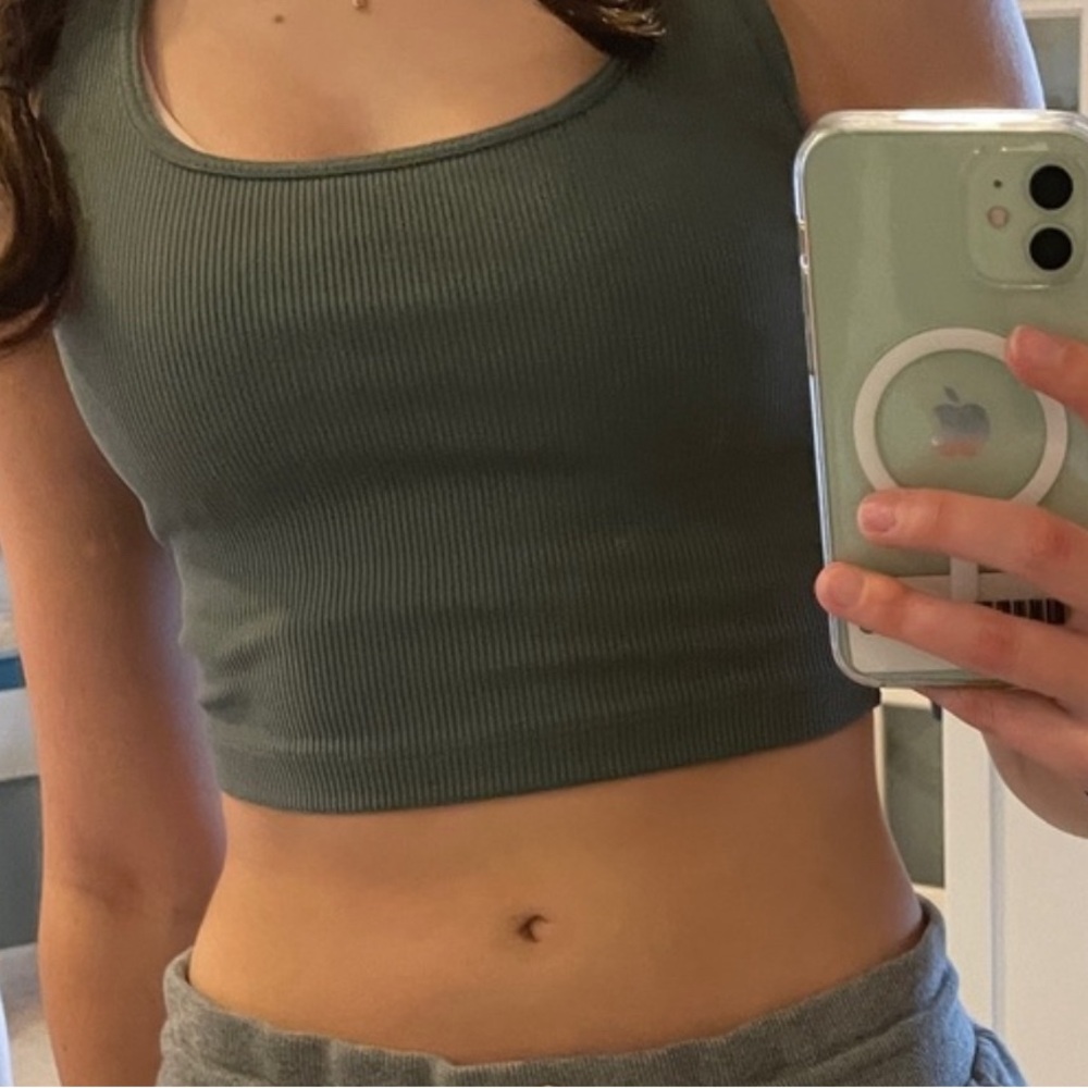 Green ribbed aerie crop